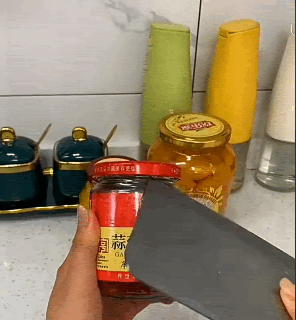 1-Turn Easy Jar Opener Effortless Manual Jar Opener Universal Opener with 3 Adjustable Sizes Bottle Opener Random Color